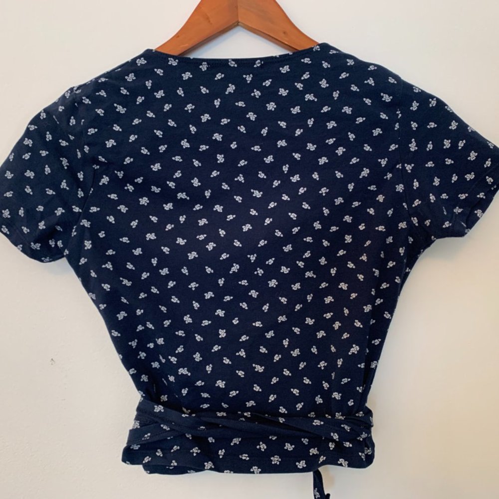 Brandy Melville wrap top - Picture 4 of 4